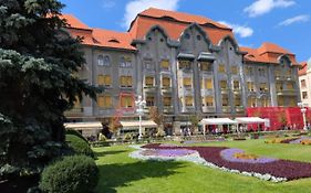 Ultra-Central Apartment In The Dauerbach Palace
